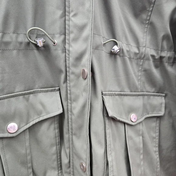 olive green winter parka features a warm, mixed-texture lining designed for cold - Picture 8 of 8